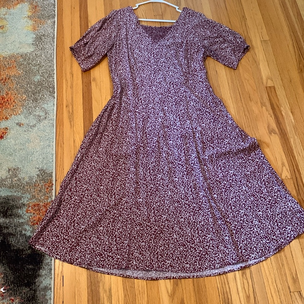 Dark red floral midi dress short sleeve size large